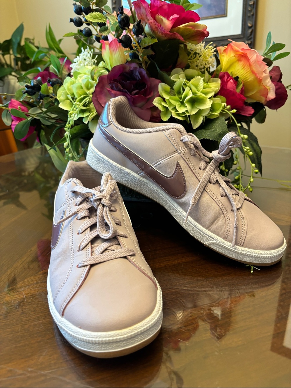 Nike Women’s Light Mauve-Pink  Sneakers with Dusty Rose Swoosh Size 10